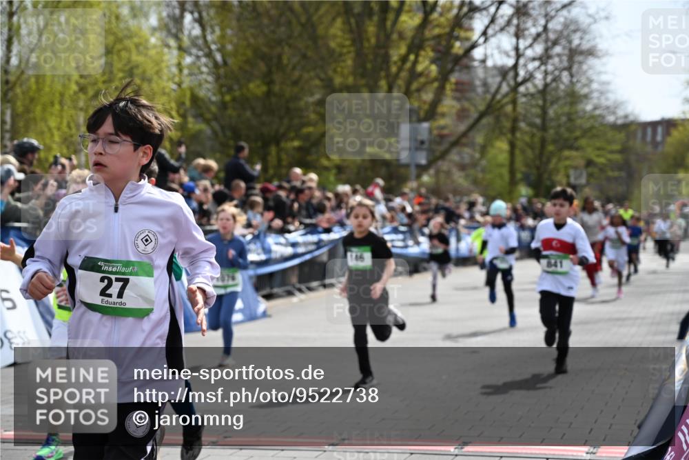 12.04.2026 - 45. Internationalen Wilhelmsburger Insellauf J. Mangold http://msf.ph/oto/9522738 12.04.2026 14:34:37 Ziel 115, 1026, 1712, 809, 27, 332, 305, 853, 28, 146, 841, 1076, 1711, 443, 291, 144, 995, 590 meine-sportfotos.de