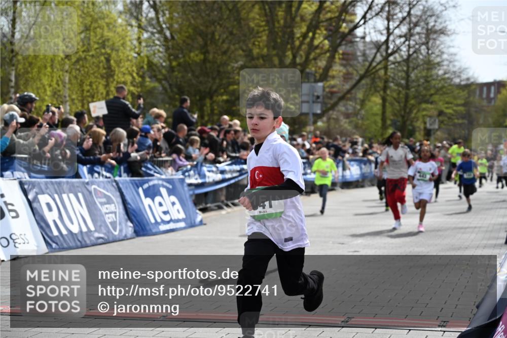 12.04.2026 - 45. Internationalen Wilhelmsburger Insellauf J. Mangold http://msf.ph/oto/9522741 12.04.2026 14:34:38 Ziel 1712, 809, 27, 332, 305, 853, 28, 146, 841, 1076, 1711, 443, 291, 144, 995, 590, 436 meine-sportfotos.de