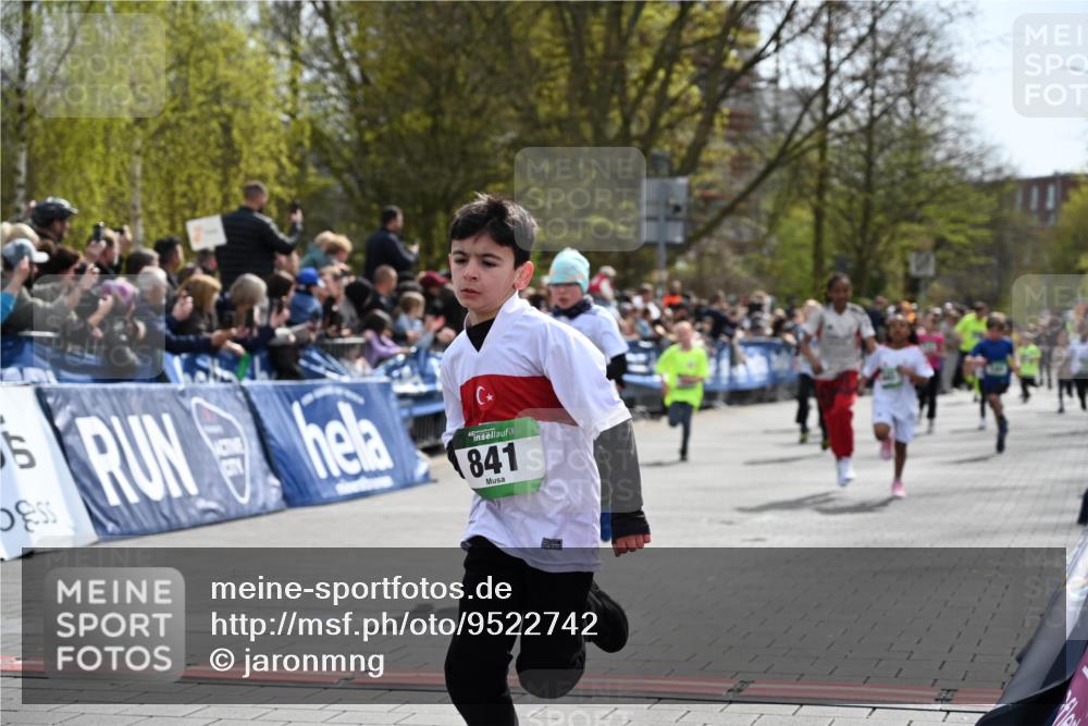 12.04.2026 - 45. Internationalen Wilhelmsburger Insellauf J. Mangold http://msf.ph/oto/9522742 12.04.2026 14:34:38 Ziel 1712, 809, 27, 332, 305, 853, 28, 146, 841, 1076, 1711, 443, 291, 144, 995, 590, 436 meine-sportfotos.de