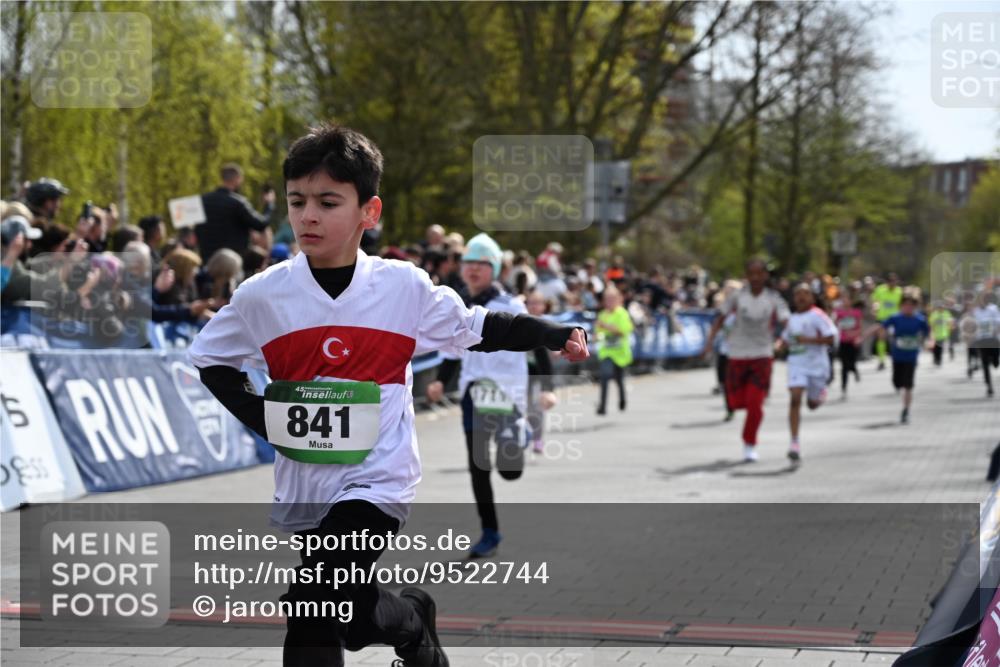 12.04.2026 - 45. Internationalen Wilhelmsburger Insellauf J. Mangold http://msf.ph/oto/9522744 12.04.2026 14:34:38 Ziel 1712, 809, 27, 332, 305, 853, 28, 146, 841, 1076, 1711, 443, 291, 144, 995, 590, 436 meine-sportfotos.de