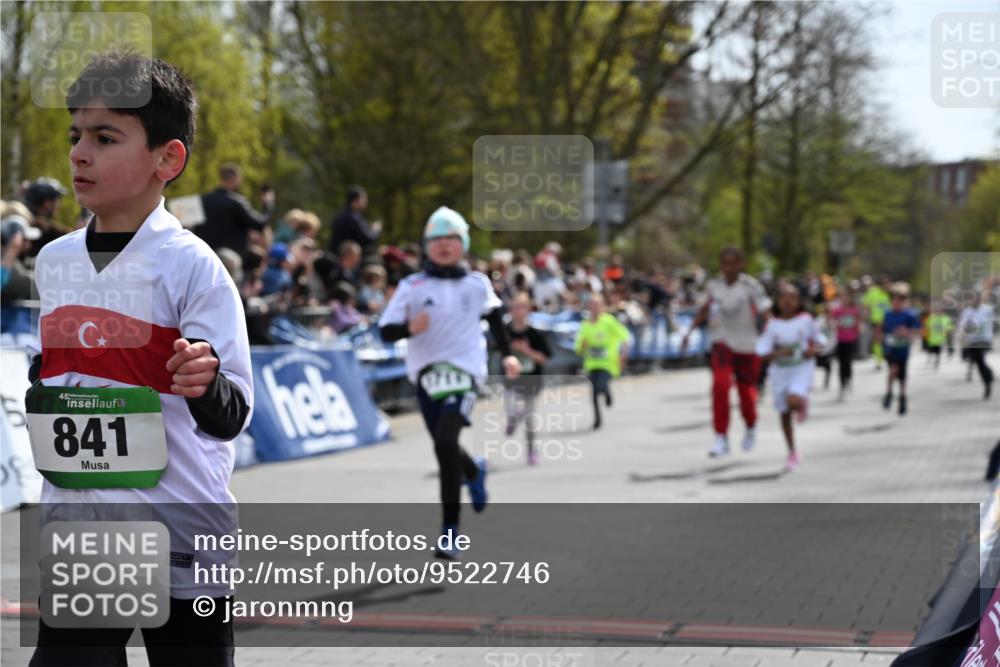 12.04.2026 - 45. Internationalen Wilhelmsburger Insellauf J. Mangold http://msf.ph/oto/9522746 12.04.2026 14:34:38 Ziel 1712, 809, 27, 332, 305, 853, 28, 146, 841, 1076, 1711, 443, 291, 144, 995, 590, 436 meine-sportfotos.de