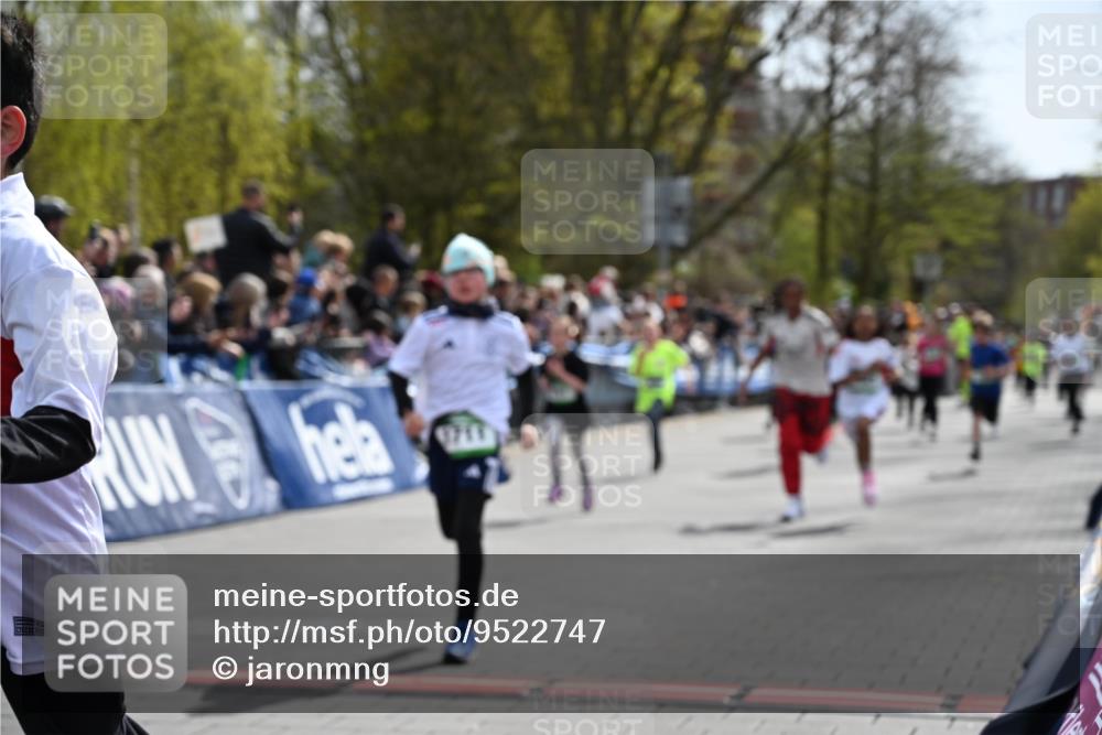 12.04.2026 - 45. Internationalen Wilhelmsburger Insellauf J. Mangold http://msf.ph/oto/9522747 12.04.2026 14:34:38 Ziel 1712, 809, 27, 332, 305, 853, 28, 146, 841, 1076, 1711, 443, 291, 144, 995, 590, 436 meine-sportfotos.de
