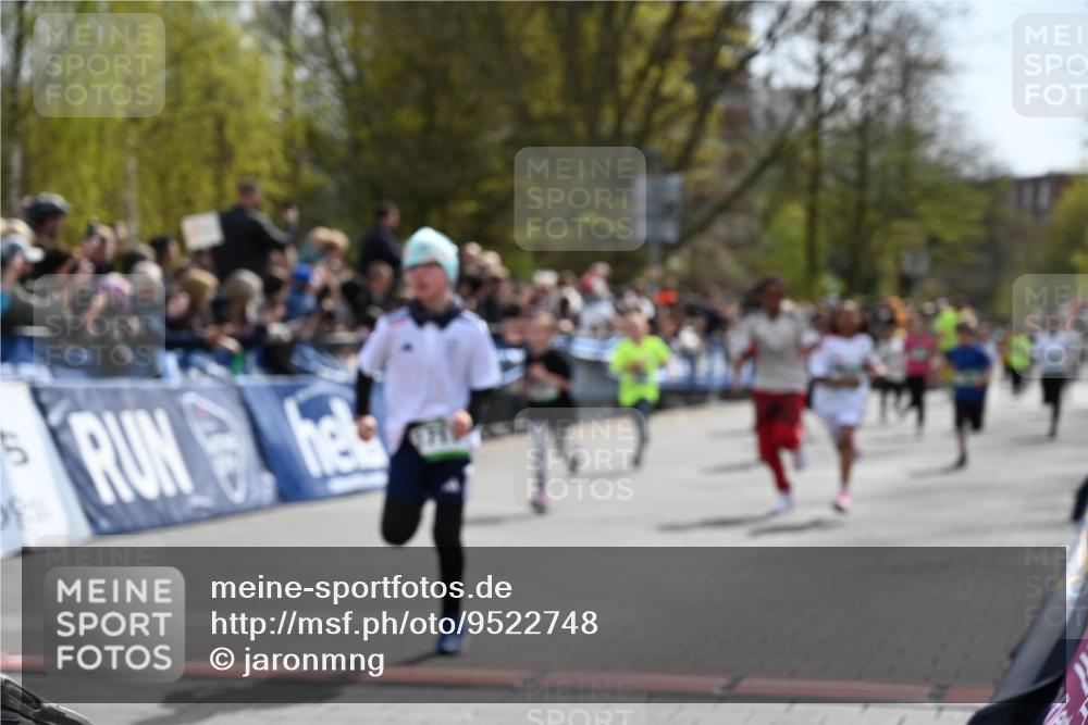 12.04.2026 - 45. Internationalen Wilhelmsburger Insellauf J. Mangold http://msf.ph/oto/9522748 12.04.2026 14:34:38 Ziel 1712, 809, 27, 332, 305, 853, 28, 146, 841, 1076, 1711, 443, 291, 144, 995, 590, 436 meine-sportfotos.de