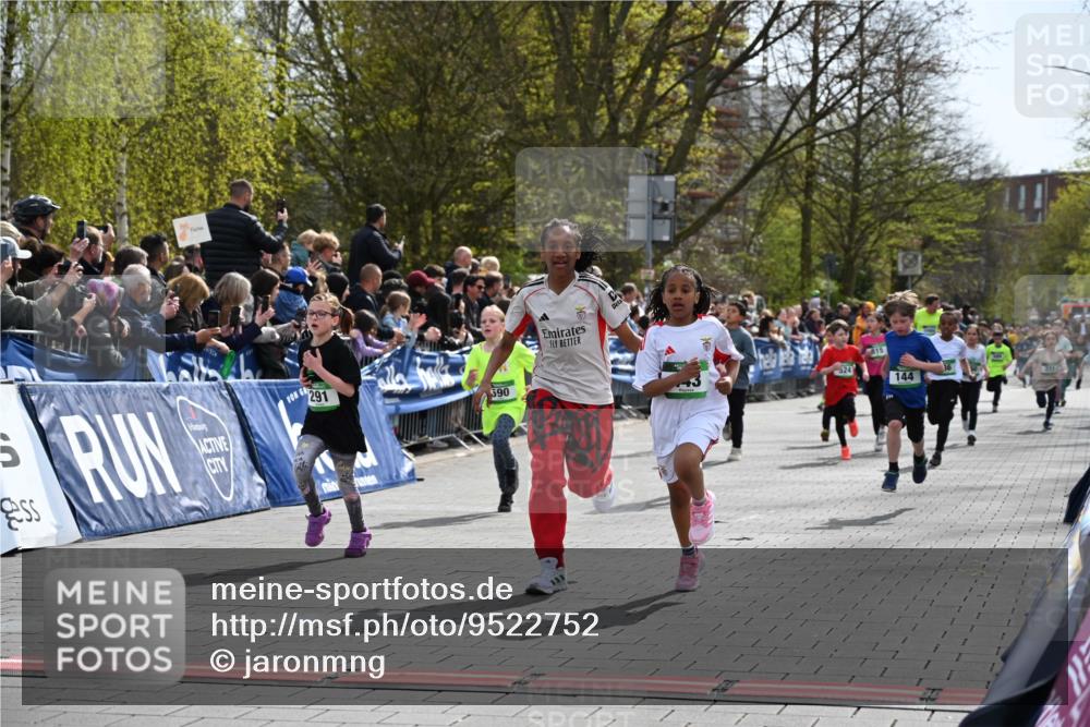 12.04.2026 - 45. Internationalen Wilhelmsburger Insellauf J. Mangold http://msf.ph/oto/9522752 12.04.2026 14:34:40 Ziel 27, 332, 305, 853, 28, 146, 841, 1076, 1711, 443, 291, 144, 995, 590, 436, 110, 524, 660, 843, 815, 423 meine-sportfotos.de