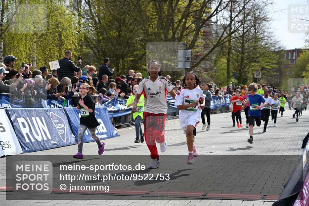 12.04.2026 - 45. Internationalen Wilhelmsburger Insellauf J. Mangold http://msf.ph/oto/9522753 12.04.2026 14:34:40 Ziel 27, 332, 305, 853, 28, 146, 841, 1076, 1711, 443, 291, 144, 995, 590, 436, 110, 524, 660, 843, 815, 423 meine-sportfotos.de