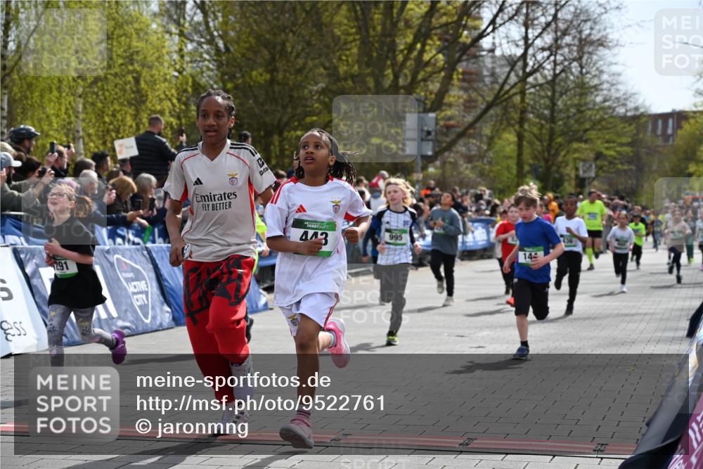 12.04.2026 - 45. Internationalen Wilhelmsburger Insellauf J. Mangold http://msf.ph/oto/9522761 12.04.2026 14:34:40 Ziel 27, 332, 305, 853, 28, 146, 841, 1076, 1711, 443, 291, 144, 995, 590, 436, 110, 524, 660, 843, 815, 423 meine-sportfotos.de