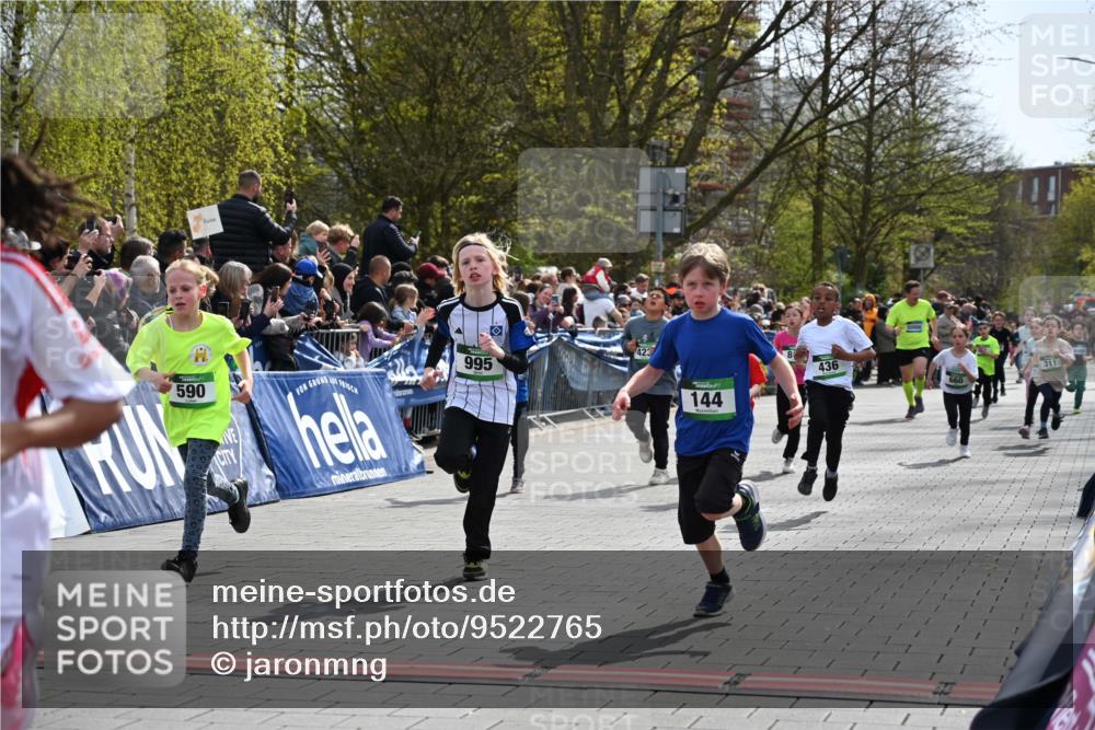12.04.2026 - 45. Internationalen Wilhelmsburger Insellauf J. Mangold http://msf.ph/oto/9522765 12.04.2026 14:34:41 Ziel 146, 841, 1076, 1711, 443, 291, 144, 995, 590, 436, 110, 524, 660, 843, 815, 423, 16, 837, 311 meine-sportfotos.de