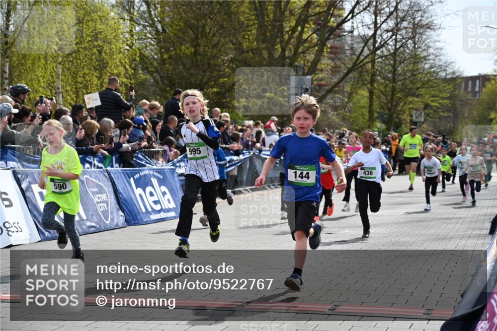 12.04.2026 - 45. Internationalen Wilhelmsburger Insellauf J. Mangold http://msf.ph/oto/9522767 12.04.2026 14:34:41 Ziel 146, 841, 1076, 1711, 443, 291, 144, 995, 590, 436, 110, 524, 660, 843, 815, 423, 16, 837, 311 meine-sportfotos.de