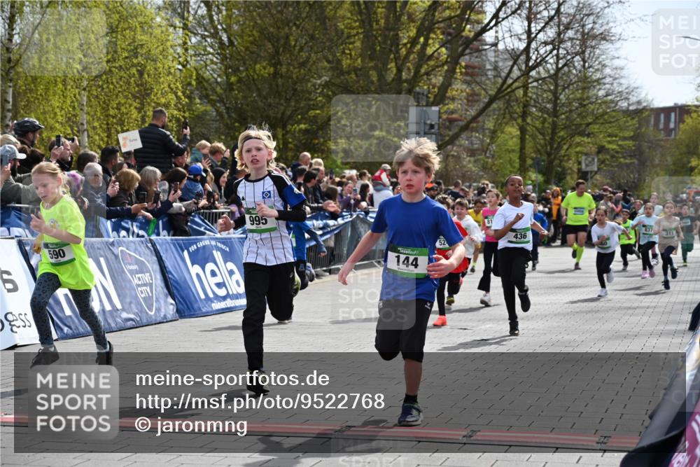 12.04.2026 - 45. Internationalen Wilhelmsburger Insellauf J. Mangold http://msf.ph/oto/9522768 12.04.2026 14:34:41 Ziel 146, 841, 1076, 1711, 443, 291, 144, 995, 590, 436, 110, 524, 660, 843, 815, 423, 16, 837, 311 meine-sportfotos.de