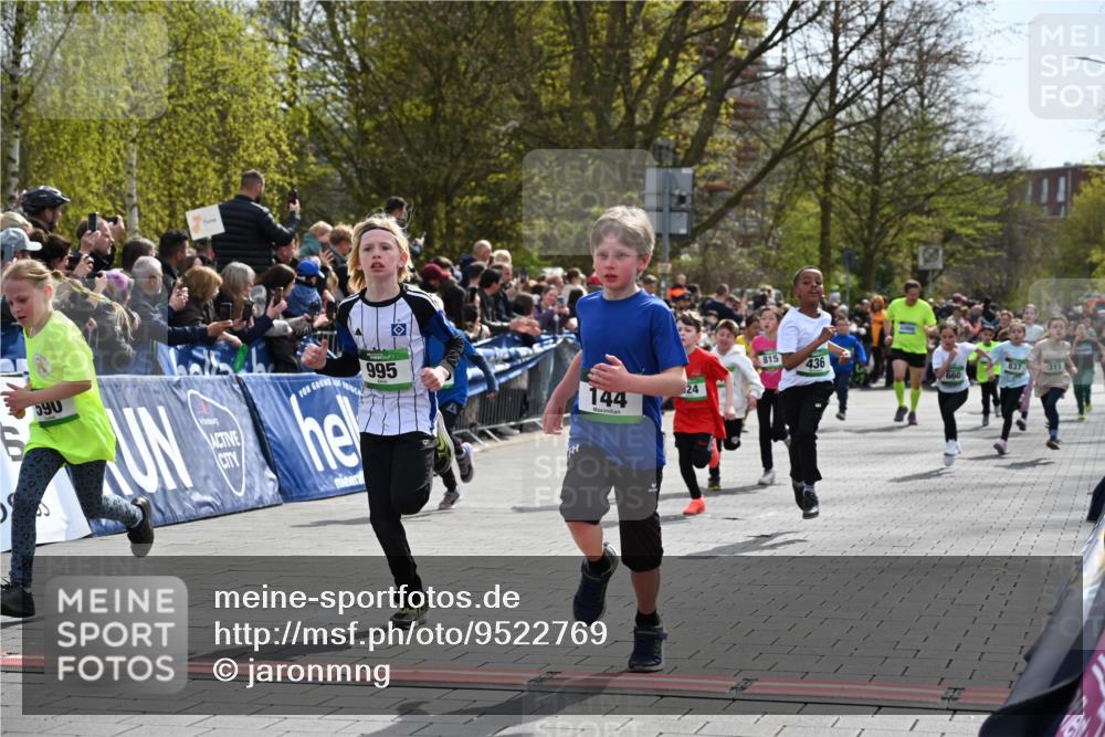 12.04.2026 - 45. Internationalen Wilhelmsburger Insellauf J. Mangold http://msf.ph/oto/9522769 12.04.2026 14:34:41 Ziel 146, 841, 1076, 1711, 443, 291, 144, 995, 590, 436, 110, 524, 660, 843, 815, 423, 16, 837, 311 meine-sportfotos.de