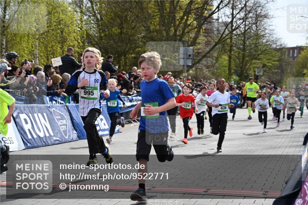 12.04.2026 - 45. Internationalen Wilhelmsburger Insellauf J. Mangold http://msf.ph/oto/9522771 12.04.2026 14:34:42 Ziel 1076, 1711, 443, 291, 144, 995, 590, 436, 110, 524, 660, 843, 815, 423, 16, 837, 311 meine-sportfotos.de
