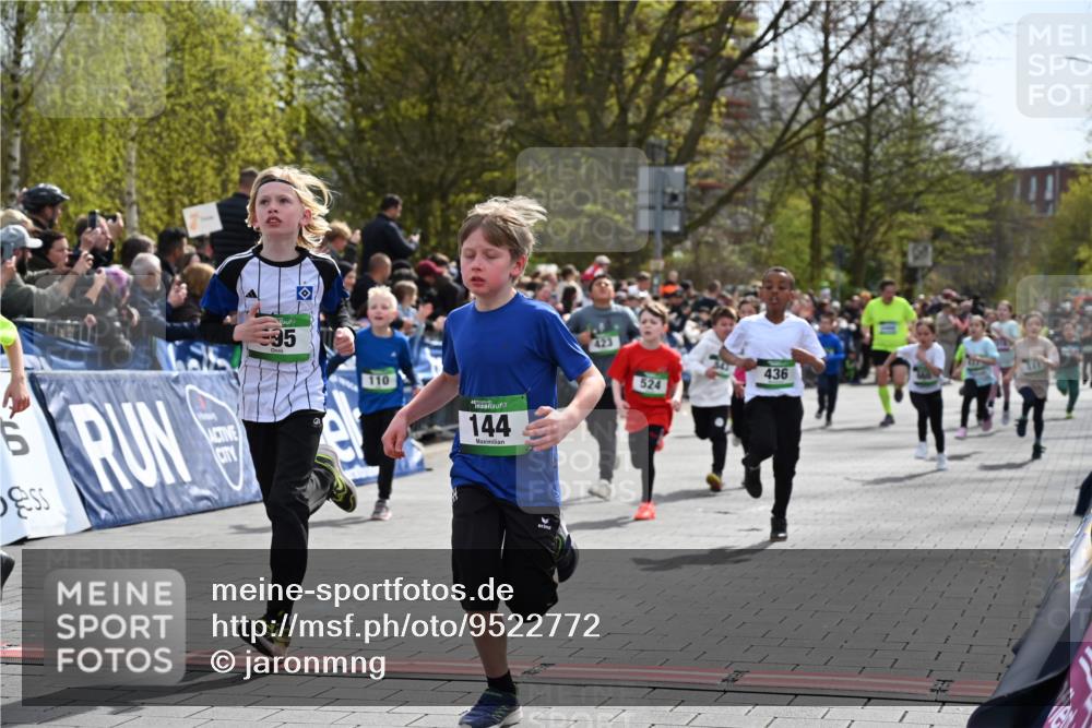 12.04.2026 - 45. Internationalen Wilhelmsburger Insellauf J. Mangold http://msf.ph/oto/9522772 12.04.2026 14:34:42 Ziel 1076, 1711, 443, 291, 144, 995, 590, 436, 110, 524, 660, 843, 815, 423, 16, 837, 311 meine-sportfotos.de
