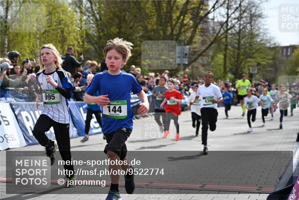 12.04.2026 - 45. Internationalen Wilhelmsburger Insellauf J. Mangold http://msf.ph/oto/9522774 12.04.2026 14:34:42 Ziel 1076, 1711, 443, 291, 144, 995, 590, 436, 110, 524, 660, 843, 815, 423, 16, 837, 311 meine-sportfotos.de