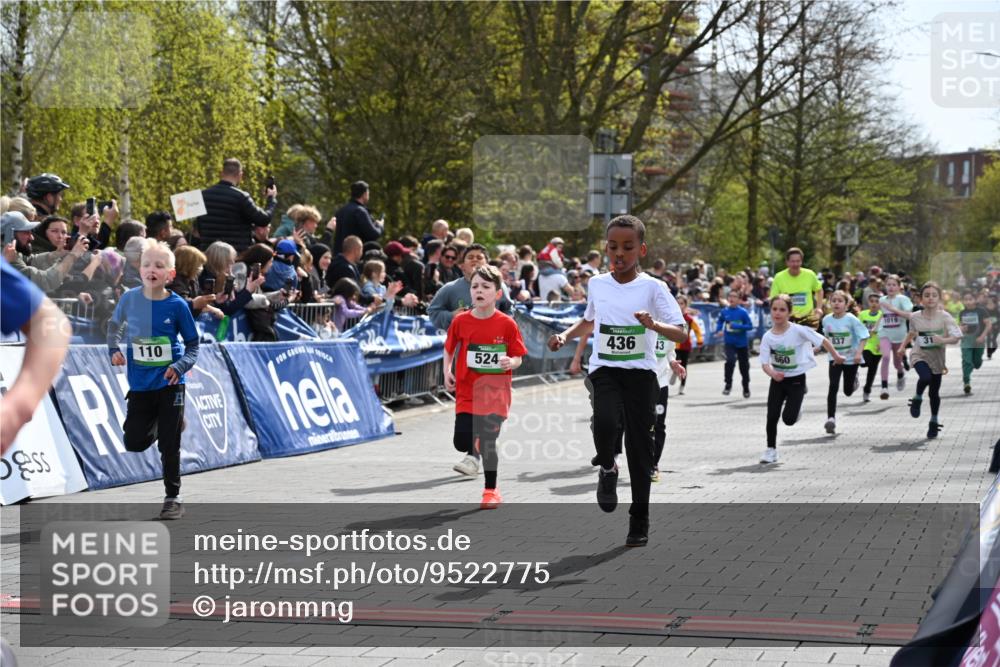 12.04.2026 - 45. Internationalen Wilhelmsburger Insellauf J. Mangold http://msf.ph/oto/9522775 12.04.2026 14:34:42 Ziel 1076, 1711, 443, 291, 144, 995, 590, 436, 110, 524, 660, 843, 815, 423, 16, 837, 311 meine-sportfotos.de