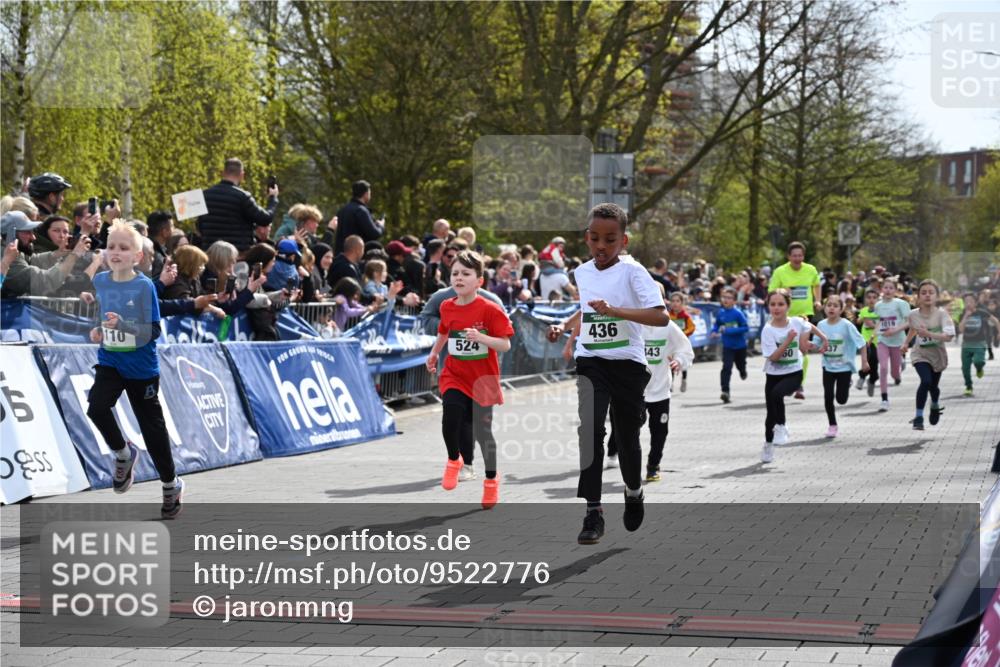 12.04.2026 - 45. Internationalen Wilhelmsburger Insellauf J. Mangold http://msf.ph/oto/9522776 12.04.2026 14:34:42 Ziel 1076, 1711, 443, 291, 144, 995, 590, 436, 110, 524, 660, 843, 815, 423, 16, 837, 311 meine-sportfotos.de