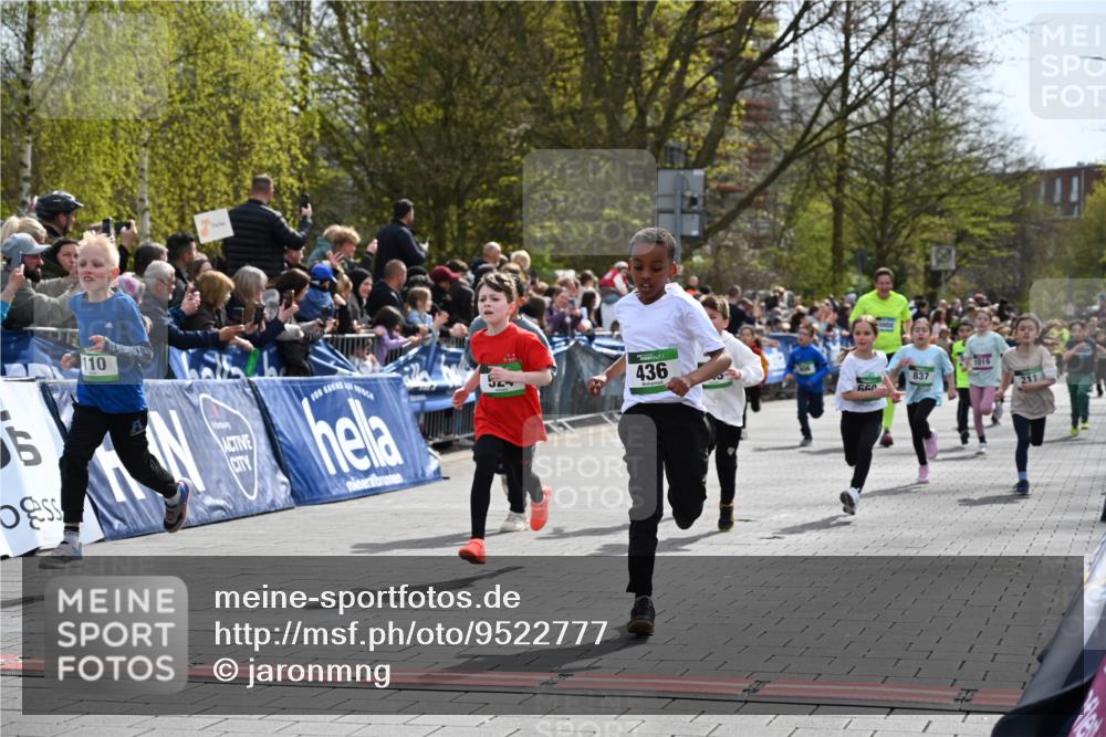12.04.2026 - 45. Internationalen Wilhelmsburger Insellauf J. Mangold http://msf.ph/oto/9522777 12.04.2026 14:34:42 Ziel 1076, 1711, 443, 291, 144, 995, 590, 436, 110, 524, 660, 843, 815, 423, 16, 837, 311 meine-sportfotos.de