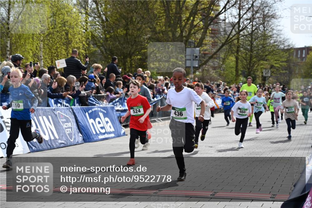 12.04.2026 - 45. Internationalen Wilhelmsburger Insellauf J. Mangold http://msf.ph/oto/9522778 12.04.2026 14:34:43 Ziel 443, 291, 144, 995, 590, 436, 110, 524, 660, 843, 815, 423, 16, 837, 311, 589, 808, 1720 meine-sportfotos.de