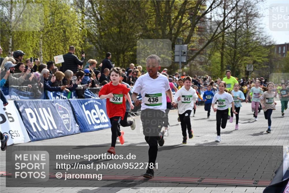 12.04.2026 - 45. Internationalen Wilhelmsburger Insellauf J. Mangold http://msf.ph/oto/9522781 12.04.2026 14:34:43 Ziel 443, 291, 144, 995, 590, 436, 110, 524, 660, 843, 815, 423, 16, 837, 311, 589, 808, 1720 meine-sportfotos.de