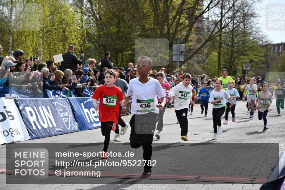 12.04.2026 - 45. Internationalen Wilhelmsburger Insellauf J. Mangold http://msf.ph/oto/9522782 12.04.2026 14:34:43 Ziel 443, 291, 144, 995, 590, 436, 110, 524, 660, 843, 815, 423, 16, 837, 311, 589, 808, 1720 meine-sportfotos.de