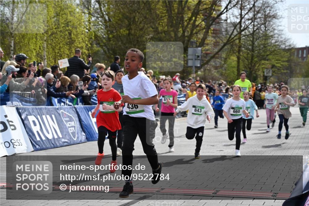 12.04.2026 - 45. Internationalen Wilhelmsburger Insellauf J. Mangold http://msf.ph/oto/9522784 12.04.2026 14:34:43 Ziel 443, 291, 144, 995, 590, 436, 110, 524, 660, 843, 815, 423, 16, 837, 311, 589, 808, 1720 meine-sportfotos.de