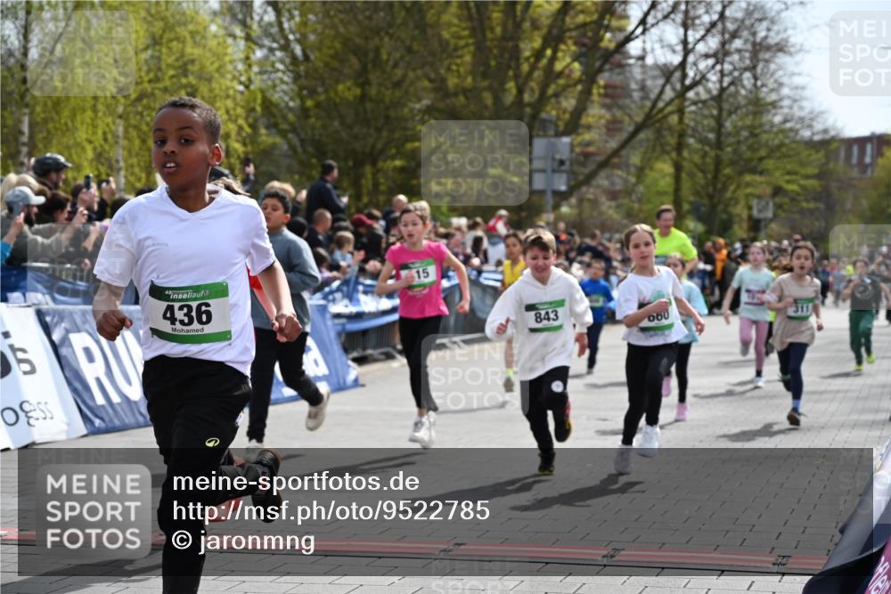 12.04.2026 - 45. Internationalen Wilhelmsburger Insellauf J. Mangold http://msf.ph/oto/9522785 12.04.2026 14:34:43 Ziel 443, 291, 144, 995, 590, 436, 110, 524, 660, 843, 815, 423, 16, 837, 311, 589, 808, 1720 meine-sportfotos.de