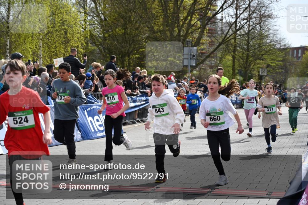 12.04.2026 - 45. Internationalen Wilhelmsburger Insellauf J. Mangold http://msf.ph/oto/9522791 12.04.2026 14:34:44 Ziel 443, 291, 144, 995, 590, 436, 110, 524, 660, 843, 815, 423, 16, 837, 311, 589, 808, 1720 meine-sportfotos.de