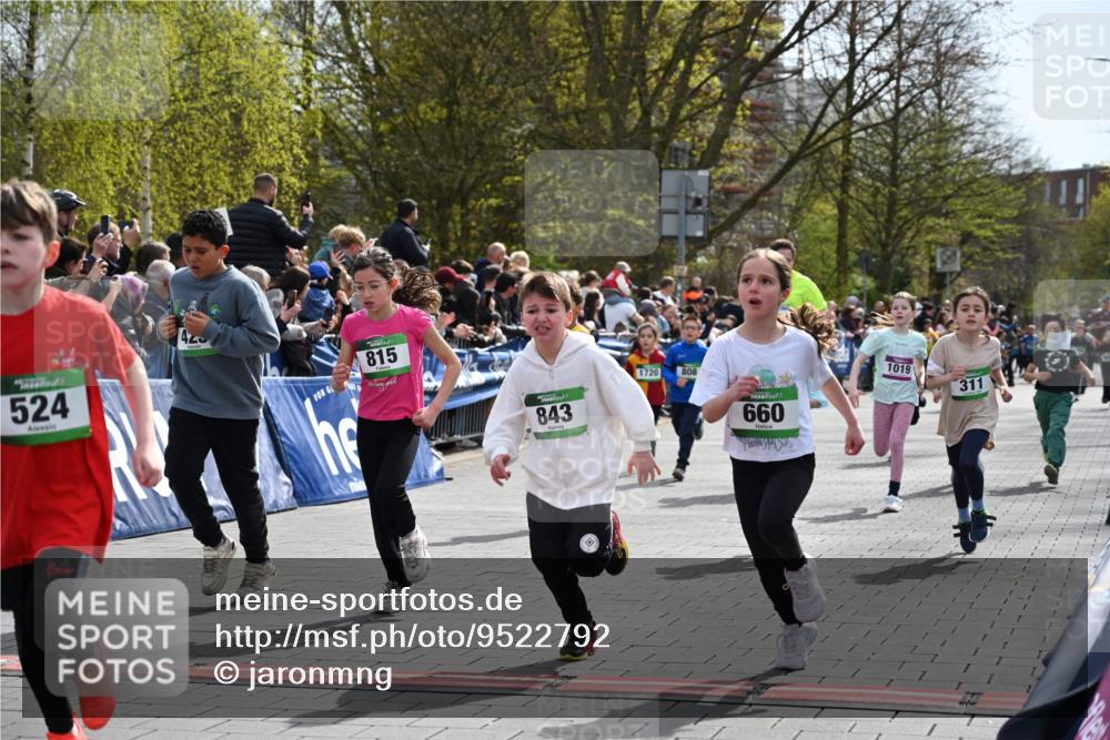 12.04.2026 - 45. Internationalen Wilhelmsburger Insellauf J. Mangold http://msf.ph/oto/9522792 12.04.2026 14:34:44 Ziel 443, 291, 144, 995, 590, 436, 110, 524, 660, 843, 815, 423, 16, 837, 311, 589, 808, 1720 meine-sportfotos.de