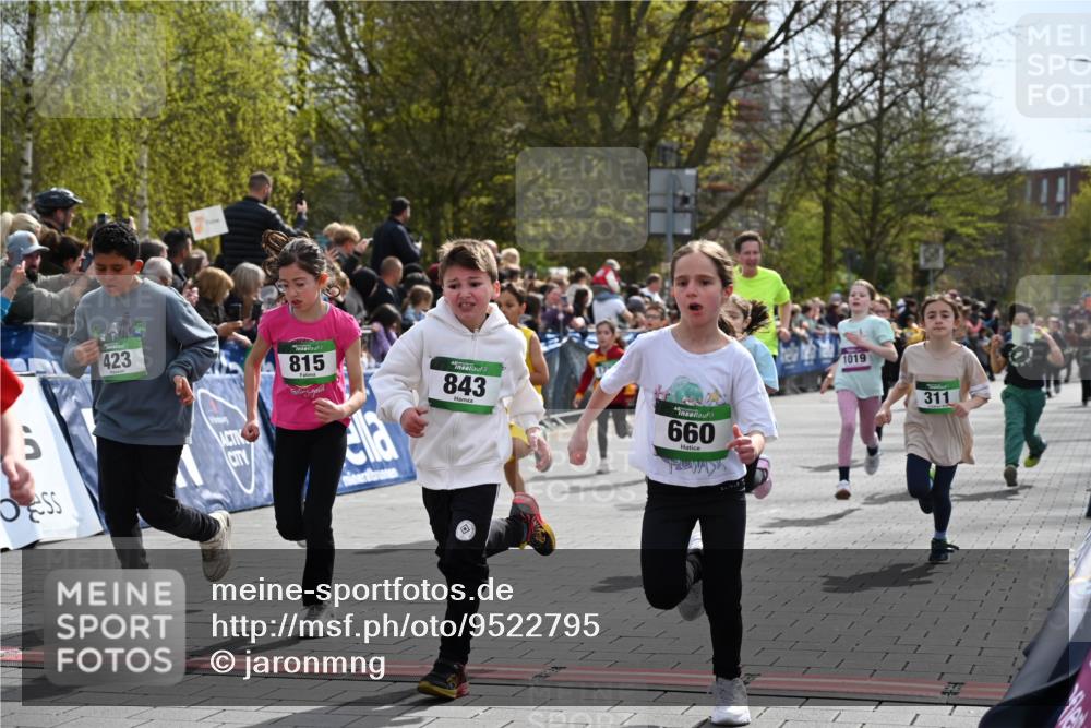 12.04.2026 - 45. Internationalen Wilhelmsburger Insellauf J. Mangold http://msf.ph/oto/9522795 12.04.2026 14:34:44 Ziel 443, 291, 144, 995, 590, 436, 110, 524, 660, 843, 815, 423, 16, 837, 311, 589, 808, 1720 meine-sportfotos.de