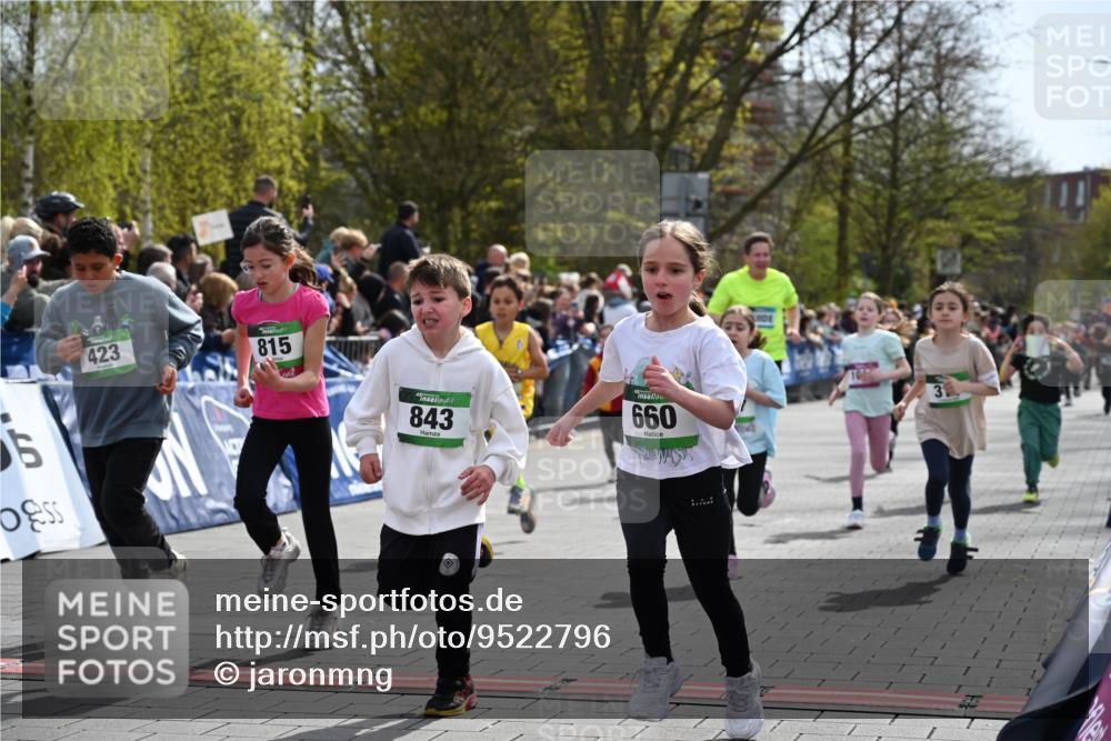 12.04.2026 - 45. Internationalen Wilhelmsburger Insellauf J. Mangold http://msf.ph/oto/9522796 12.04.2026 14:34:44 Ziel 443, 291, 144, 995, 590, 436, 110, 524, 660, 843, 815, 423, 16, 837, 311, 589, 808, 1720 meine-sportfotos.de