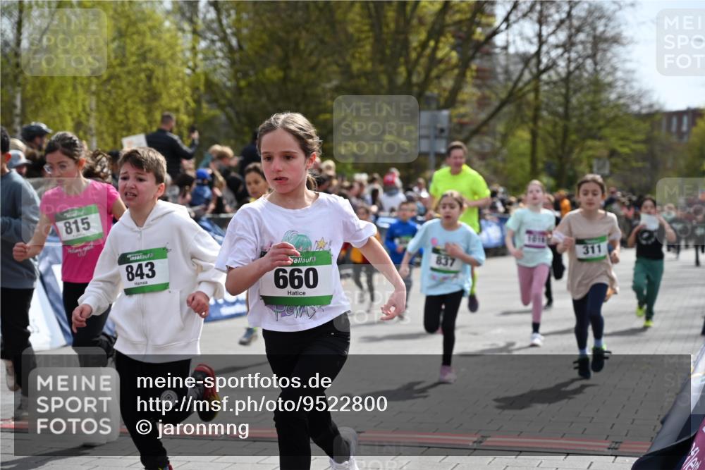 12.04.2026 - 45. Internationalen Wilhelmsburger Insellauf J. Mangold http://msf.ph/oto/9522800 12.04.2026 14:34:45 Ziel 291, 144, 995, 590, 436, 110, 524, 660, 843, 815, 423, 16, 837, 311, 589, 808, 1720 meine-sportfotos.de