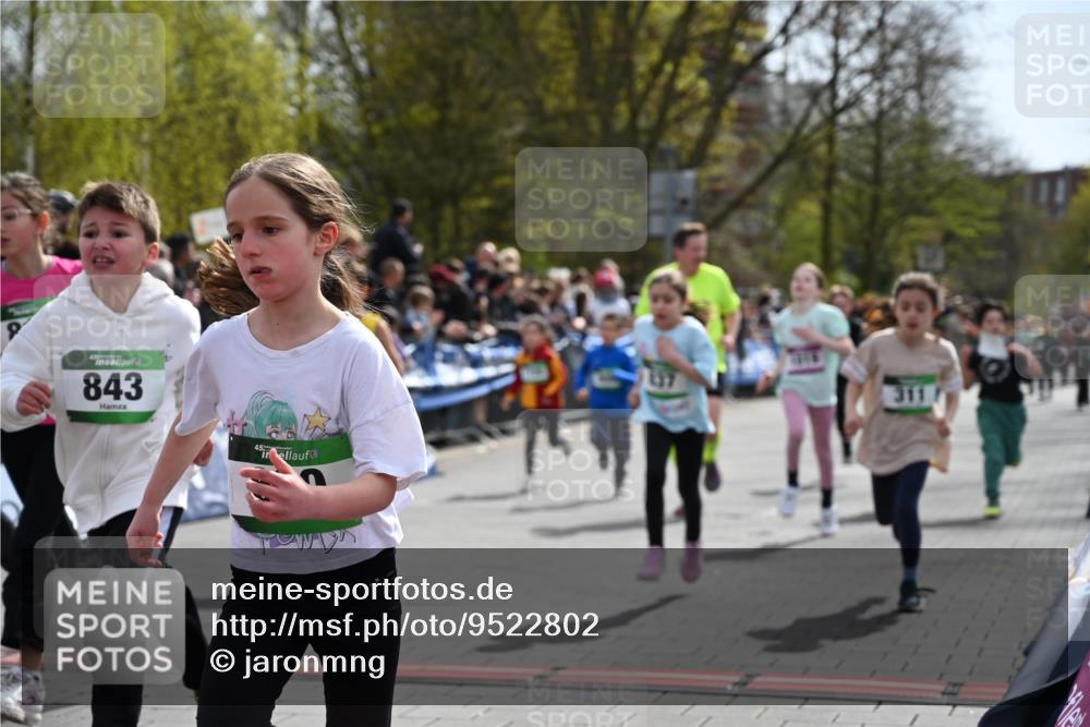 12.04.2026 - 45. Internationalen Wilhelmsburger Insellauf J. Mangold http://msf.ph/oto/9522802 12.04.2026 14:34:45 Ziel 291, 144, 995, 590, 436, 110, 524, 660, 843, 815, 423, 16, 837, 311, 589, 808, 1720 meine-sportfotos.de