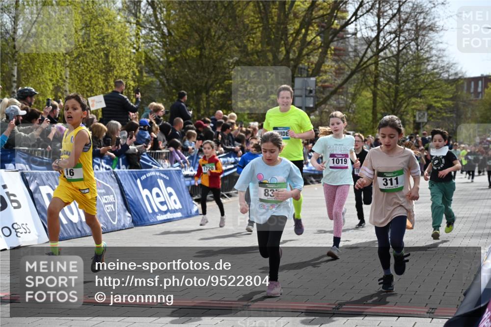 12.04.2026 - 45. Internationalen Wilhelmsburger Insellauf J. Mangold http://msf.ph/oto/9522804 12.04.2026 14:34:45 Ziel 291, 144, 995, 590, 436, 110, 524, 660, 843, 815, 423, 16, 837, 311, 589, 808, 1720 meine-sportfotos.de
