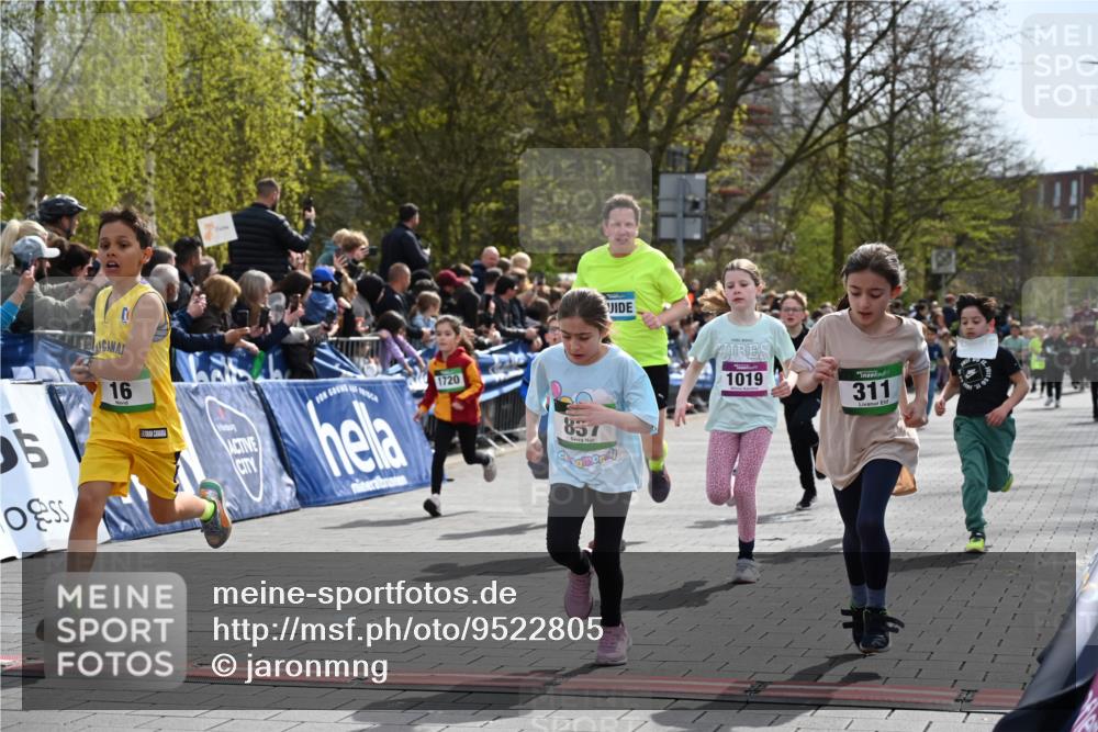 12.04.2026 - 45. Internationalen Wilhelmsburger Insellauf J. Mangold http://msf.ph/oto/9522805 12.04.2026 14:34:45 Ziel 291, 144, 995, 590, 436, 110, 524, 660, 843, 815, 423, 16, 837, 311, 589, 808, 1720 meine-sportfotos.de