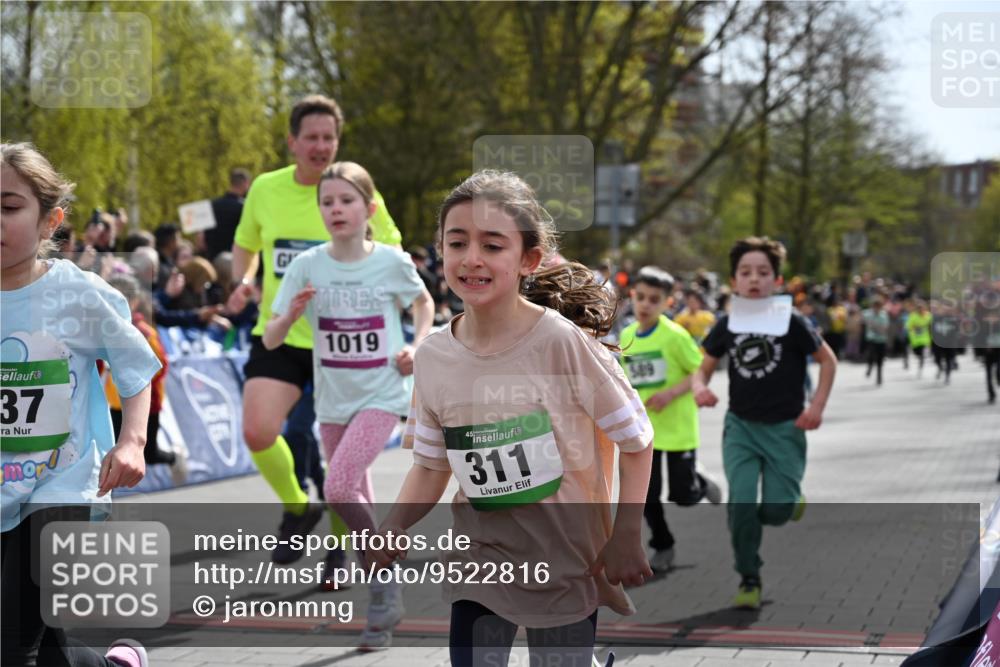 12.04.2026 - 45. Internationalen Wilhelmsburger Insellauf J. Mangold http://msf.ph/oto/9522816 12.04.2026 14:34:47 Ziel 110, 524, 660, 843, 815, 423, 16, 837, 311, 589, 808, 1720, 538, 40, 303 meine-sportfotos.de