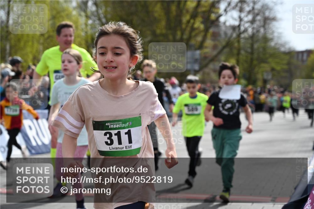 12.04.2026 - 45. Internationalen Wilhelmsburger Insellauf J. Mangold http://msf.ph/oto/9522819 12.04.2026 14:34:47 Ziel 110, 524, 660, 843, 815, 423, 16, 837, 311, 589, 808, 1720, 538, 40, 303 meine-sportfotos.de