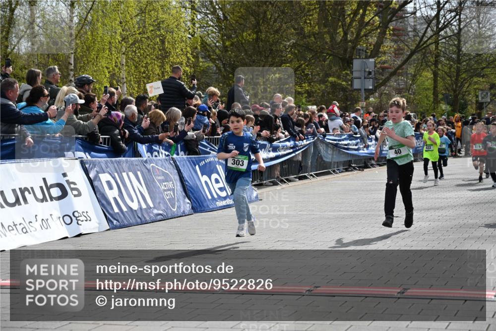 12.04.2026 - 45. Internationalen Wilhelmsburger Insellauf J. Mangold http://msf.ph/oto/9522826 12.04.2026 14:34:51 Ziel 589, 808, 1720, 538, 40, 303, 993, 519, 999, 622, 471, 356, 47 meine-sportfotos.de