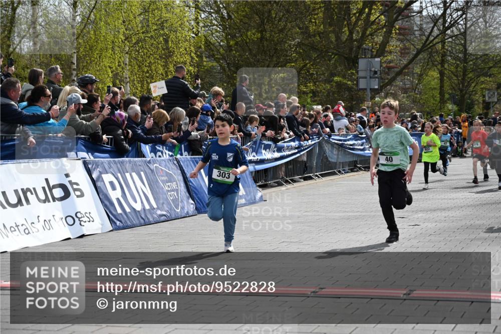 12.04.2026 - 45. Internationalen Wilhelmsburger Insellauf J. Mangold http://msf.ph/oto/9522828 12.04.2026 14:34:51 Ziel 589, 808, 1720, 538, 40, 303, 993, 519, 999, 622, 471, 356, 47 meine-sportfotos.de