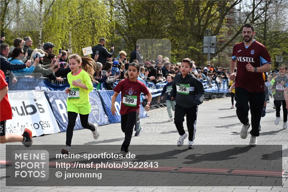 12.04.2026 - 45. Internationalen Wilhelmsburger Insellauf J. Mangold http://msf.ph/oto/9522843 12.04.2026 14:34:54 Ziel 538, 40, 303, 993, 519, 999, 622, 471, 356, 47, 1021, 485, 489, 1016, 122, 476, 472, 575 meine-sportfotos.de