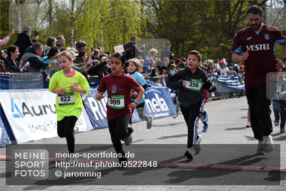 12.04.2026 - 45. Internationalen Wilhelmsburger Insellauf J. Mangold http://msf.ph/oto/9522848 12.04.2026 14:34:55 Ziel 40, 303, 993, 519, 999, 622, 471, 356, 47, 1021, 485, 489, 1016, 122, 476, 472, 575, 287, 326 meine-sportfotos.de