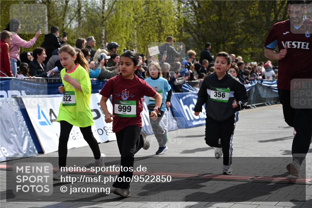 12.04.2026 - 45. Internationalen Wilhelmsburger Insellauf J. Mangold http://msf.ph/oto/9522850 12.04.2026 14:34:55 Ziel 40, 303, 993, 519, 999, 622, 471, 356, 47, 1021, 485, 489, 1016, 122, 476, 472, 575, 287, 326 meine-sportfotos.de