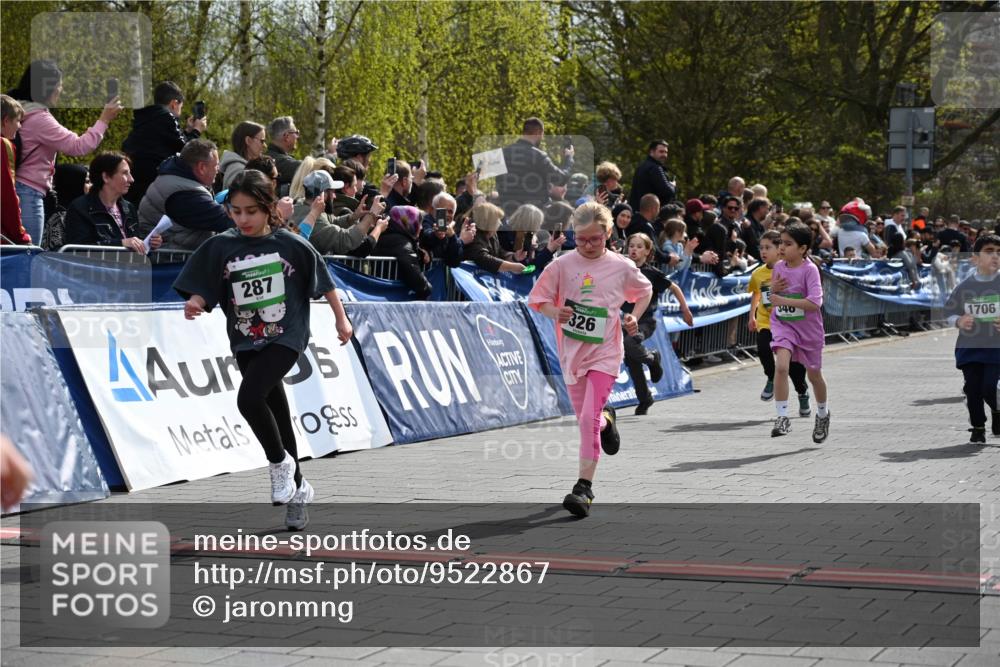 12.04.2026 - 45. Internationalen Wilhelmsburger Insellauf J. Mangold http://msf.ph/oto/9522867 12.04.2026 14:34:59 Ziel 622, 471, 356, 47, 1021, 485, 489, 1016, 122, 476, 472, 575, 287, 326, 464, 1706, 346, 1726, 556, 840, 864, 288, 1725, 550, 527 meine-sportfotos.de