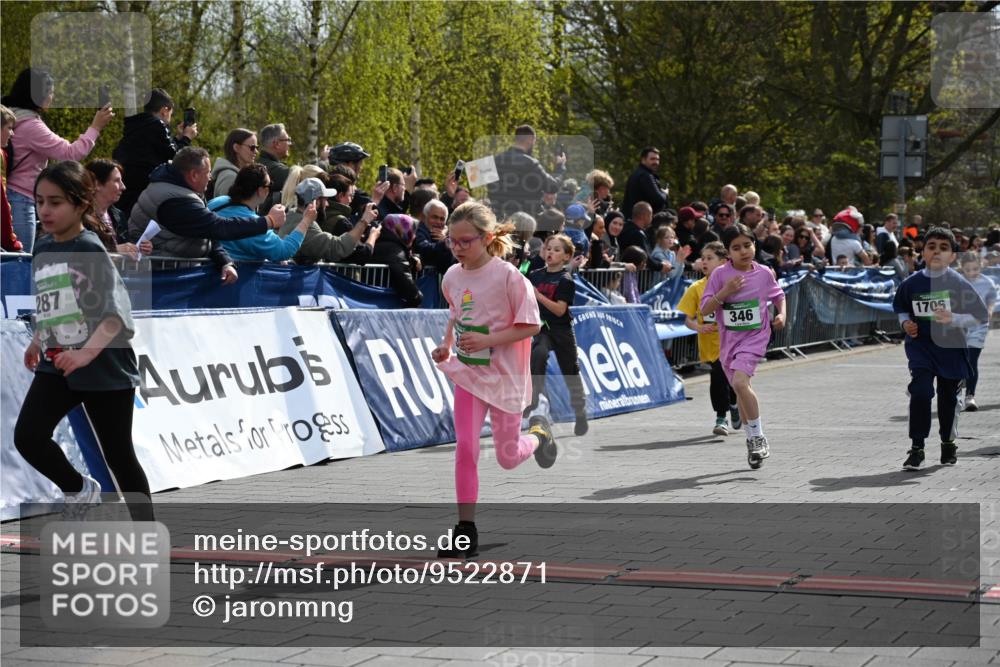 12.04.2026 - 45. Internationalen Wilhelmsburger Insellauf J. Mangold http://msf.ph/oto/9522871 12.04.2026 14:34:59 Ziel 622, 471, 356, 47, 1021, 485, 489, 1016, 122, 476, 472, 575, 287, 326, 464, 1706, 346, 1726, 556, 840, 864, 288, 1725, 550, 527 meine-sportfotos.de