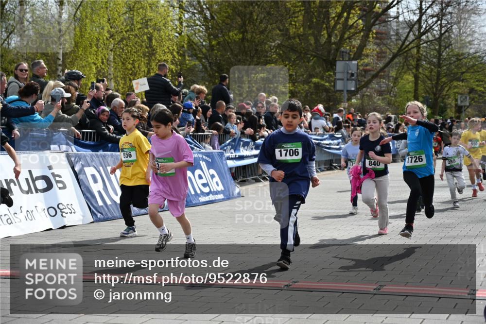 12.04.2026 - 45. Internationalen Wilhelmsburger Insellauf J. Mangold http://msf.ph/oto/9522876 12.04.2026 14:35:00 Ziel 1021, 485, 489, 1016, 122, 476, 472, 575, 287, 326, 464, 1706, 346, 1726, 556, 840, 864, 288, 1725, 550, 527, 1721, 616, 816 meine-sportfotos.de
