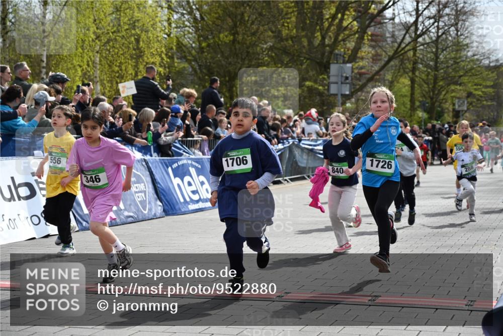 12.04.2026 - 45. Internationalen Wilhelmsburger Insellauf J. Mangold http://msf.ph/oto/9522880 12.04.2026 14:35:01 Ziel 122, 476, 472, 575, 287, 326, 464, 1706, 346, 1726, 556, 840, 864, 288, 1725, 550, 527, 1721, 616, 816 meine-sportfotos.de