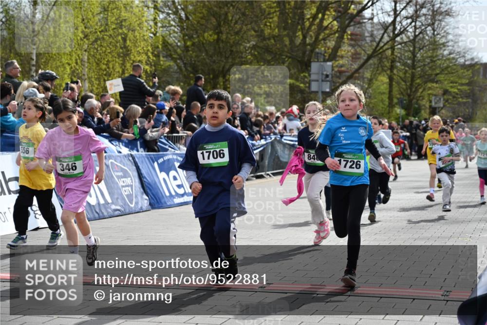 12.04.2026 - 45. Internationalen Wilhelmsburger Insellauf J. Mangold http://msf.ph/oto/9522881 12.04.2026 14:35:01 Ziel 122, 476, 472, 575, 287, 326, 464, 1706, 346, 1726, 556, 840, 864, 288, 1725, 550, 527, 1721, 616, 816 meine-sportfotos.de