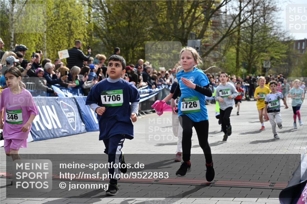 12.04.2026 - 45. Internationalen Wilhelmsburger Insellauf J. Mangold http://msf.ph/oto/9522883 12.04.2026 14:35:01 Ziel 122, 476, 472, 575, 287, 326, 464, 1706, 346, 1726, 556, 840, 864, 288, 1725, 550, 527, 1721, 616, 816 meine-sportfotos.de
