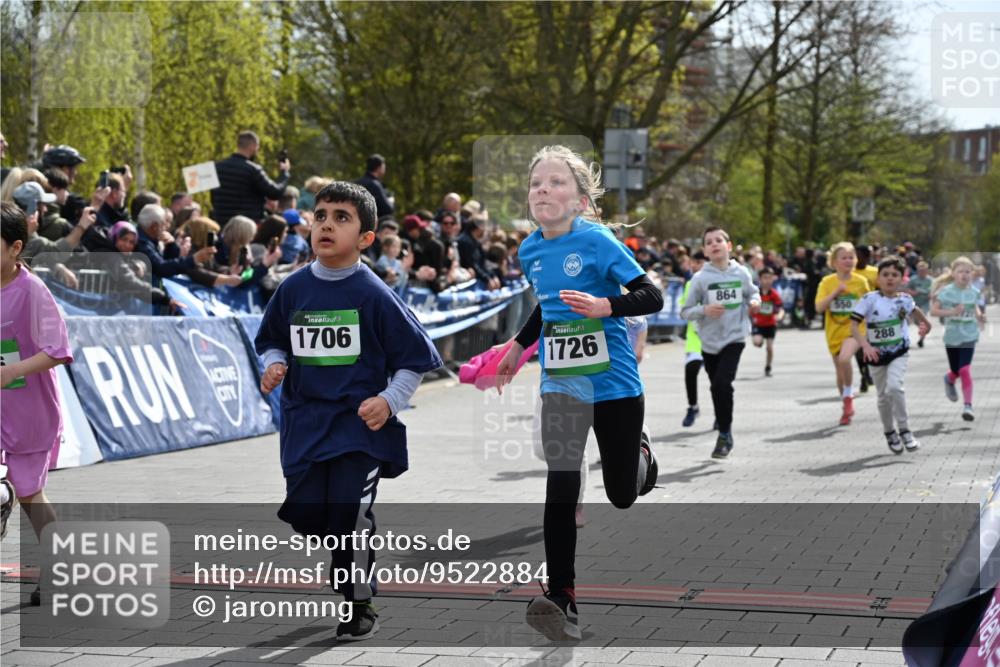 12.04.2026 - 45. Internationalen Wilhelmsburger Insellauf J. Mangold http://msf.ph/oto/9522884 12.04.2026 14:35:01 Ziel 122, 476, 472, 575, 287, 326, 464, 1706, 346, 1726, 556, 840, 864, 288, 1725, 550, 527, 1721, 616, 816 meine-sportfotos.de