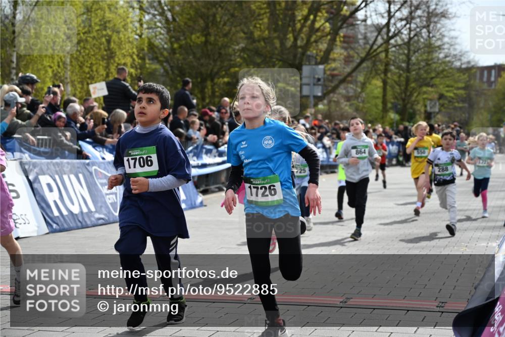 12.04.2026 - 45. Internationalen Wilhelmsburger Insellauf J. Mangold http://msf.ph/oto/9522885 12.04.2026 14:35:01 Ziel 122, 476, 472, 575, 287, 326, 464, 1706, 346, 1726, 556, 840, 864, 288, 1725, 550, 527, 1721, 616, 816 meine-sportfotos.de