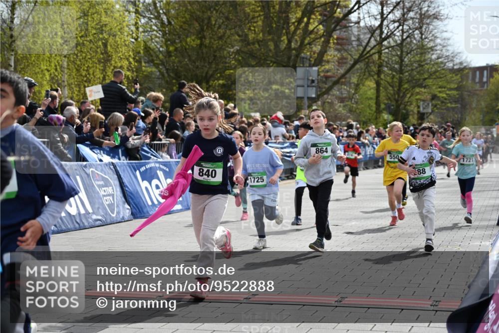 12.04.2026 - 45. Internationalen Wilhelmsburger Insellauf J. Mangold http://msf.ph/oto/9522888 12.04.2026 14:35:01 Ziel 122, 476, 472, 575, 287, 326, 464, 1706, 346, 1726, 556, 840, 864, 288, 1725, 550, 527, 1721, 616, 816 meine-sportfotos.de