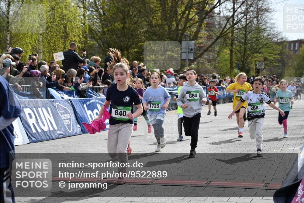 12.04.2026 - 45. Internationalen Wilhelmsburger Insellauf J. Mangold http://msf.ph/oto/9522889 12.04.2026 14:35:02 Ziel 575, 287, 326, 464, 1706, 346, 1726, 556, 840, 864, 288, 1725, 550, 527, 1721, 616, 816 meine-sportfotos.de